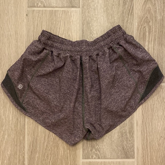 Lululemon women’s size 6 Hotty hot shorts - Picture 3 of 3